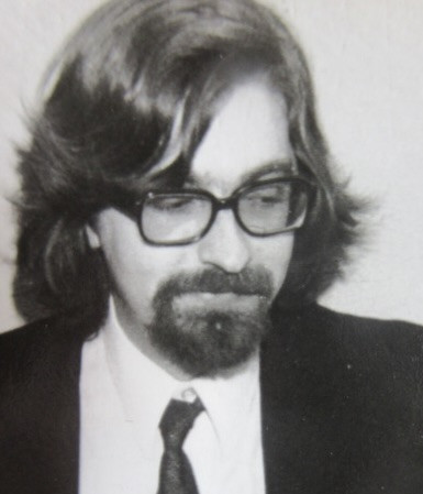 Une image contenant Visage humain, personne, portrait, habits

Le contenu généré par l’IA peut être incorrect.