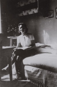 Alice PAYRET dans sa chambre à Fontenay en novembre 1939.